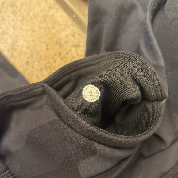 Lululemon Align Jogger 28" in Heritage 365 Camo Deep Coal Multi - Picture 6 of 6